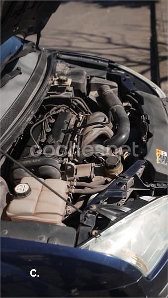 Usado Ford Focus Trend 100 CV (73 kW) 2005 Azul Berlina