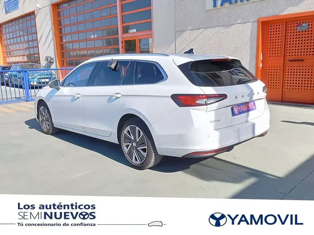 Usado Skoda Superb Selection 150 CV (110 kW) 2024 Blanco Familiar