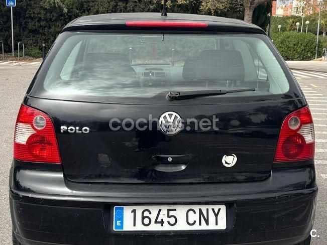 Usado VW Polo Highline 75 CV (55 kW) 2004 Negro Utilitario