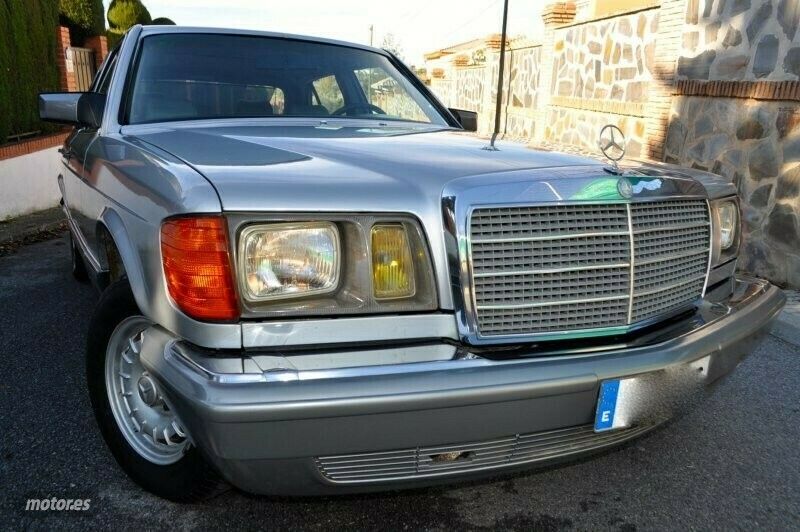 Usado Mercedes 300 Elegance 122 CV (89 kW) 1983 Plateado Berlina