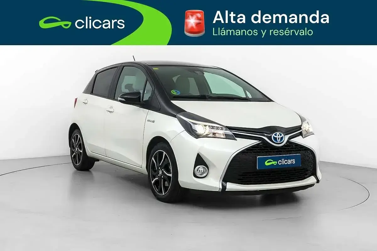 Usado Toyota Yaris Hybrid 75 CV (55 kW) 2016 Blanco Berlina