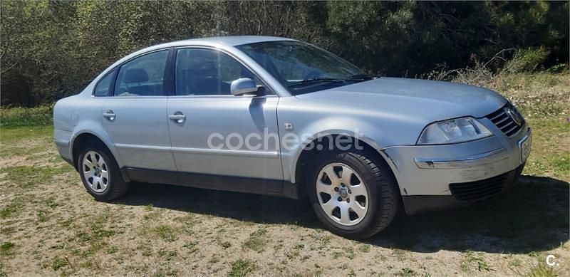 Usado VW Passat Highline 130 CV (95 kW) 2001 Gris / plata Berlina