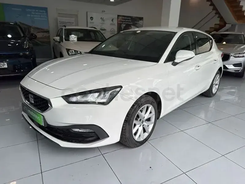 Usado Seat Leon Style 115 CV (84 kW) 2021 Blanco Berlina