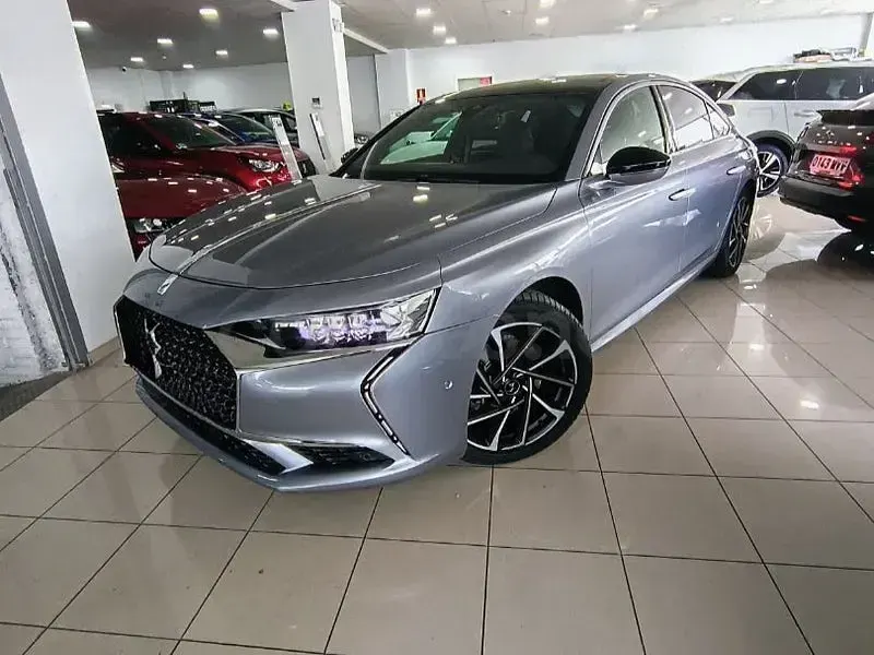 Usado DS Automobiles DS9 Rivoli 250 CV (183 kW) 2022 Gris / plata Berlina