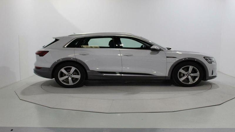 Usado Audi e-tron Advanced Plus 230 kW (313 CV) 2020 Blanco SUV