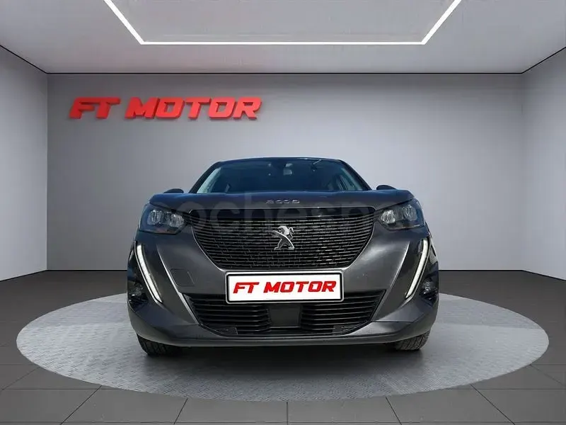 Usado Peugeot 2008 Active 110 CV (80 kW) 2022 Gris / plata SUV