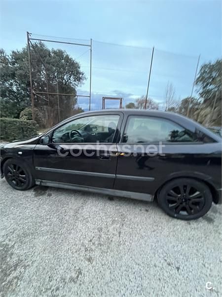 Negro Usado 2002 Opel Astra Edition Berlina | 2000 € (Precio justo) - Imagen 1/4