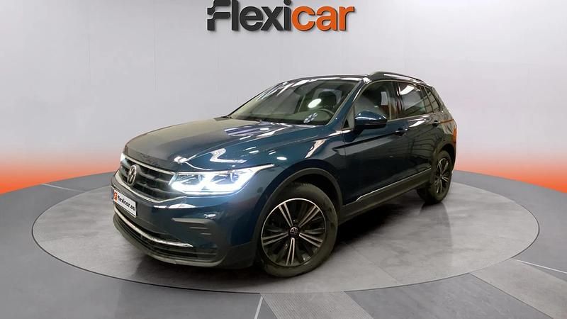 Usado VW Tiguan Life 150 CV (110 kW) 2021 Azul SUV
