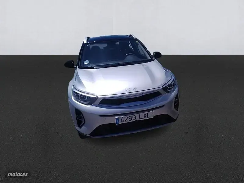 Usado Kia Stonic 100 CV (73 kW) 2022 Gris SUV