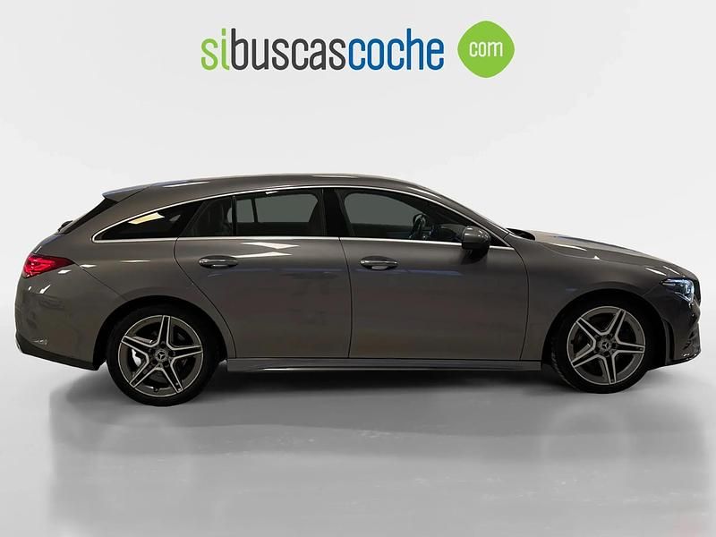 Usado Mercedes CLA200 Shooting Brake 150 CV (110 kW) 2021 Gris/plata Familiar