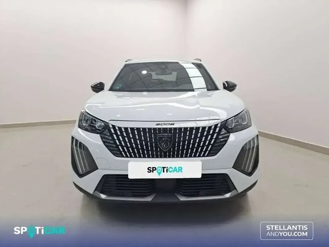 Usado Peugeot 2008 Allure 102 CV (75 kW) 2024 Blanco SUV