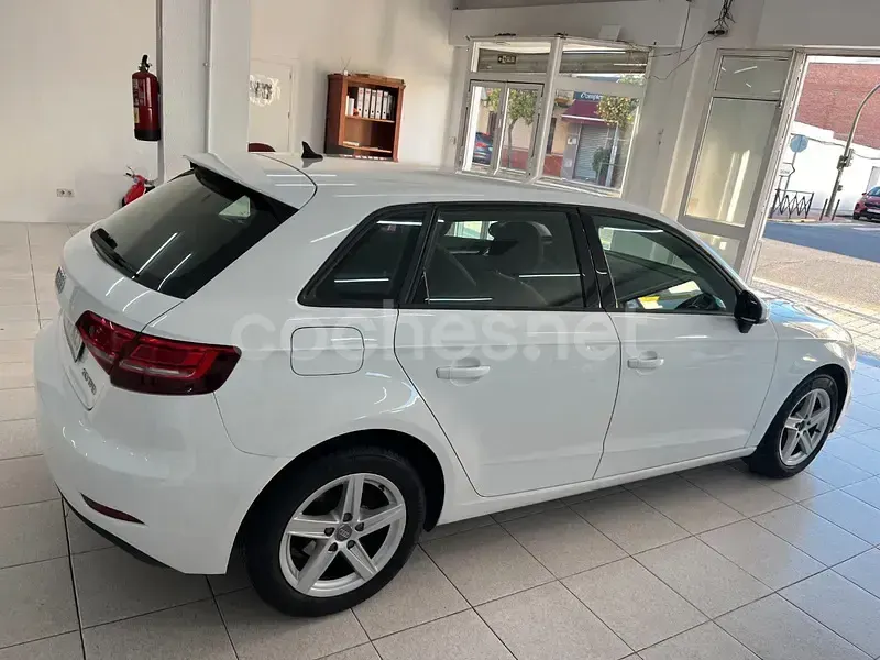 Usado Audi A3 116 CV (85 kW) 2019 Blanco Berlina