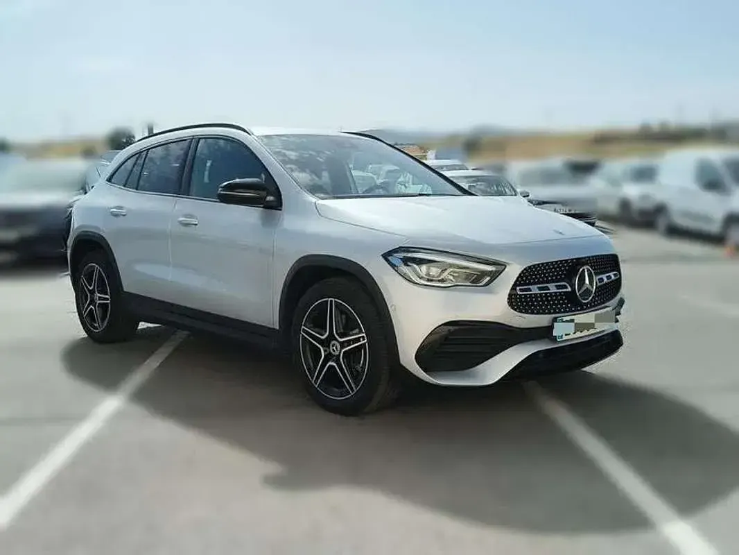 Usado Mercedes GLA200 150 CV (110 kW) 2021 Gris SUV