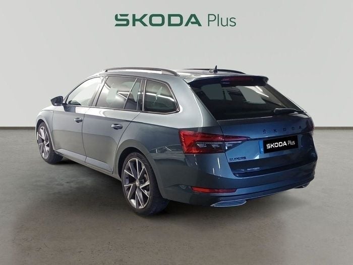 Gris Usado 2021 Skoda Superb SportLine Familiar | 23.500 € (Precio justo) - Imagen 1/4