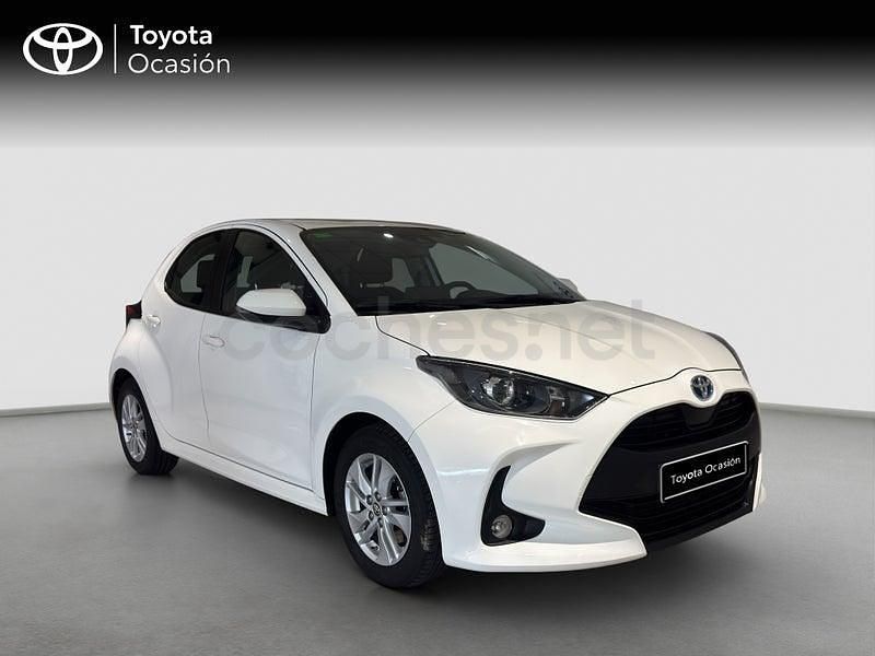 Usado Toyota Yaris Hybrid Active 116 CV (85 kW) 2022 Blanco Berlina