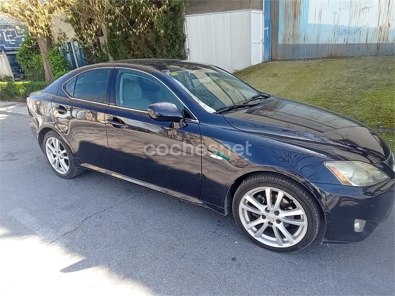Usado Lexus IS220d Sport Line 177 CV (130 kW) 2006 Azul Berlina