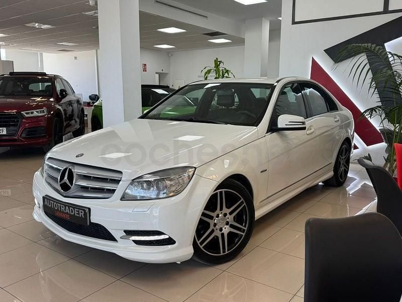 Usado Mercedes C220 Avantgarde 170 CV (125 kW) 2011 Blanco Berlina