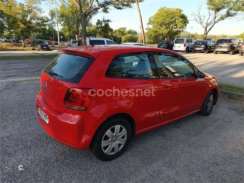 Usado VW Polo Advance 60 CV (44 kW) 2012 Rojo Utilitario