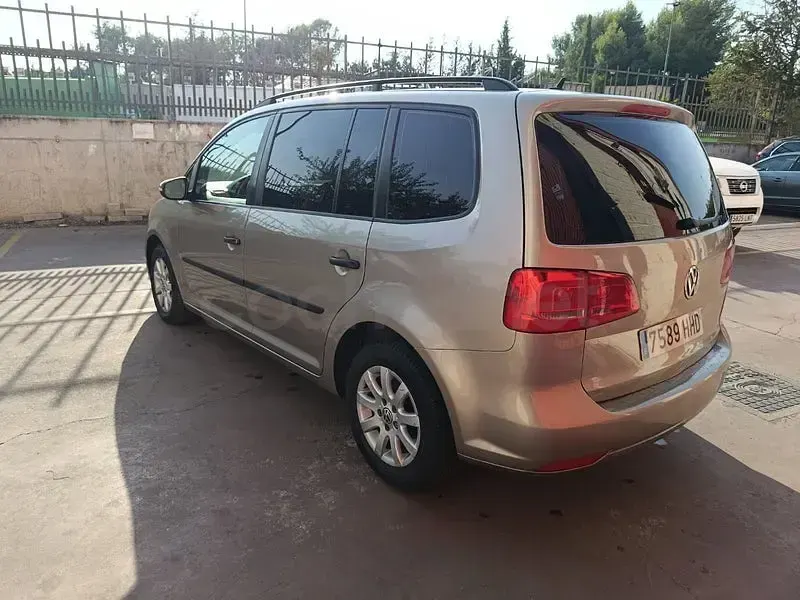Usado VW Touran Edition 105 CV (77 kW) 2011 Beige Monovolumen