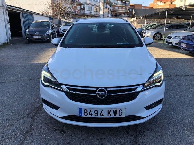 Usado Opel Astra Dynamic 110 CV (80 kW) 2019 Blanco Familiar