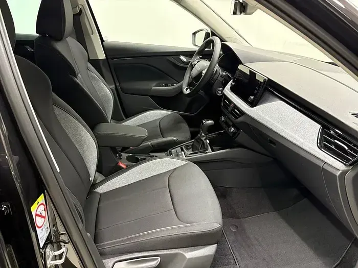 Usado Skoda Kamiq Selection 115 CV (84 kW) 2025 Negro SUV