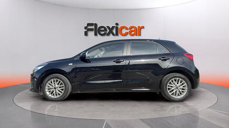 Usado Kia Rio 101 CV (74 kW) 2023 Negro Berlina