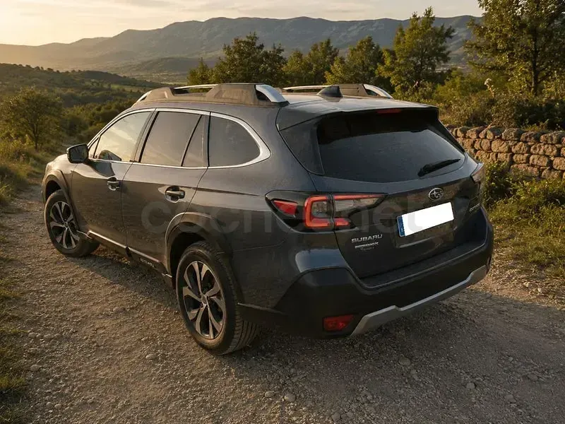 Usado Subaru Outback 169 CV (124 kW) 2022 Gris / plata Familiar