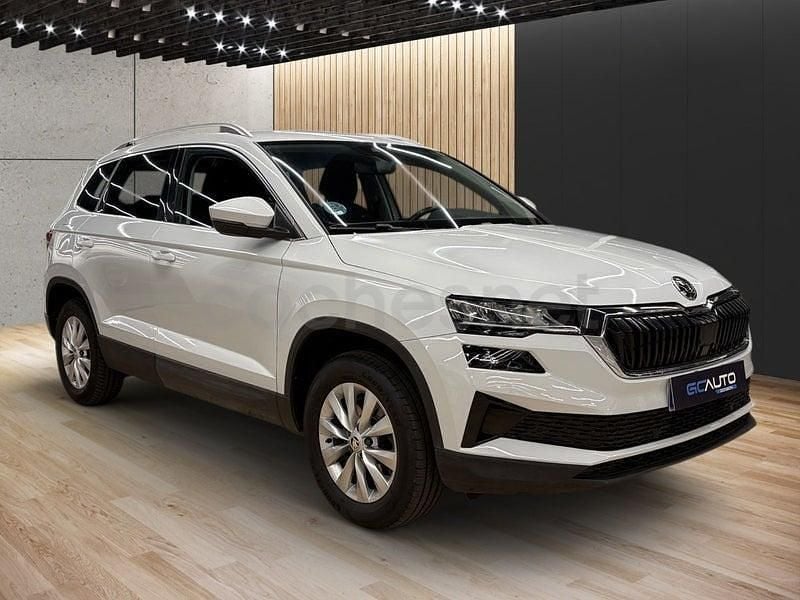 Usado Skoda Karoq Ambition 150 CV (110 kW) 2022 Blanco SUV