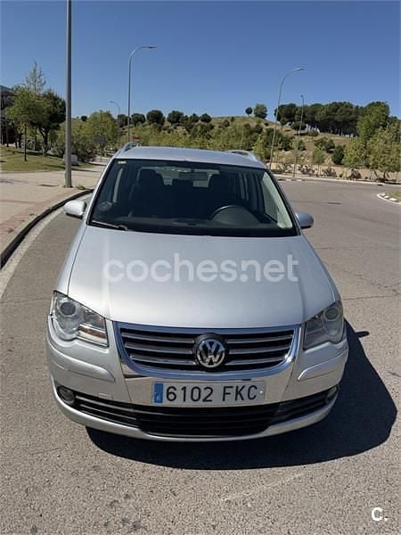 Usado VW Touran 140 CV (102 kW) 2007 Gris / plata Monovolumen