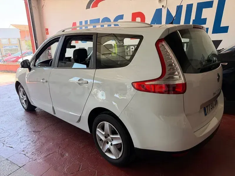 Usado Renault Grand Scénic IV Life 115 CV (84 kW) 2016 Blanco Monovolumen