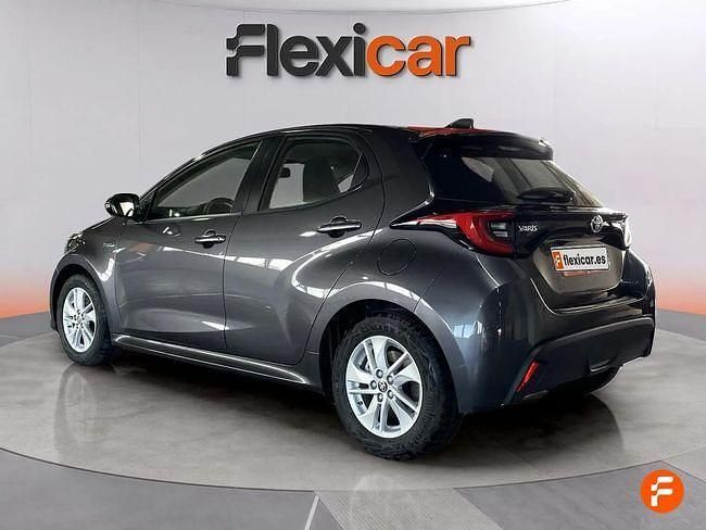Usado Toyota Yaris Hybrid Business Edition 116 CV (85 kW) 2021 Negro Berlina