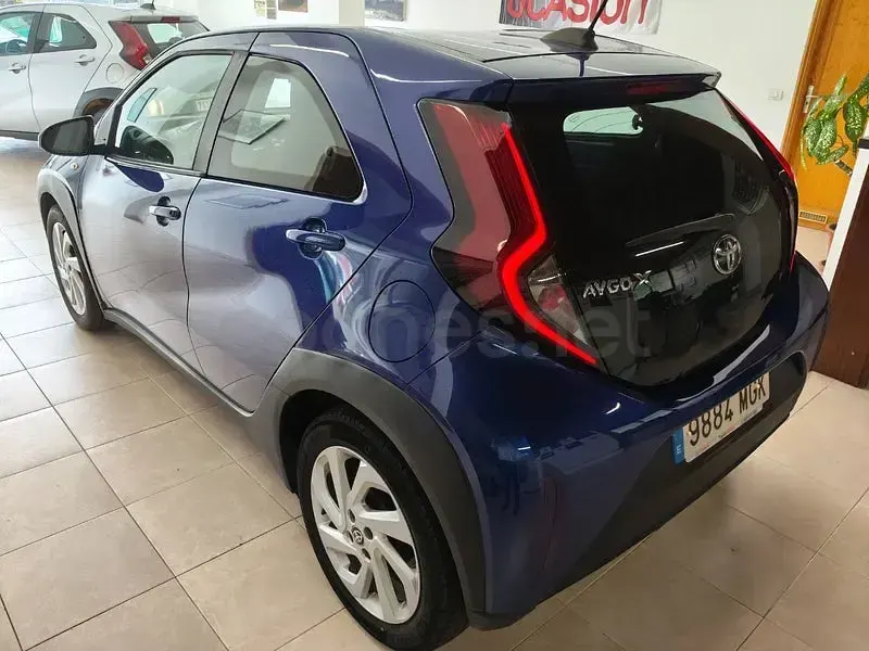 Usado Toyota Aygo X Play 72 CV (52 kW) 2023 Azul SUV