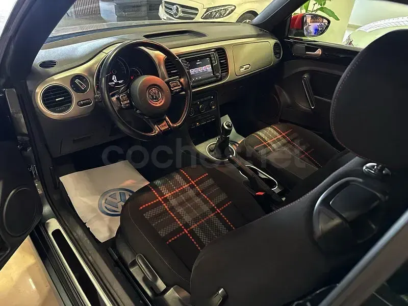 Usado VW Beetle Design 110 CV (80 kW) 2016 Gris / plata Utilitario
