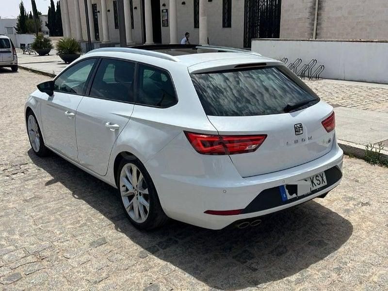 Usado Seat Leon FR 190 CV (139 kW) 2019 Blanco Familiar