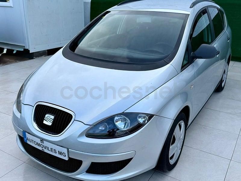 Usado Seat Altea XL Reference 105 CV (77 kW) 2008 Gris / plata Monovolumen
