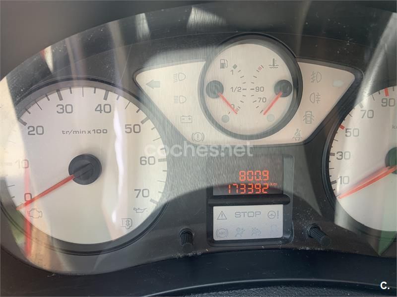 Usado Peugeot Partner Tepee Outdoor 110 CV (80 kW) 2009 Rojo Monovolumen