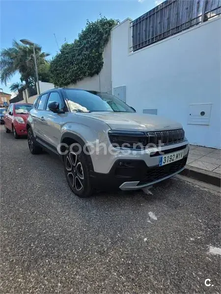 Usado Jeep Avenger Summit 100 CV (73 kW) 2025 Beige SUV