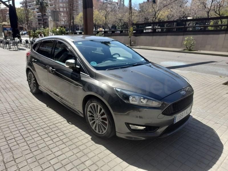 Usado Ford Focus ST-Line 125 CV (91 kW) 2018 Gris / plata Berlina
