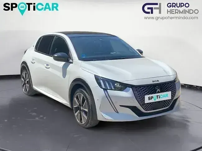 Usado Peugeot e-208 GT 100 kW (136 CV) 2021 Blanco Utilitario