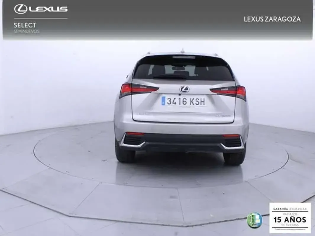 Usado Lexus NX300h Executive Line 197 CV (144 kW) 2018 Gris SUV