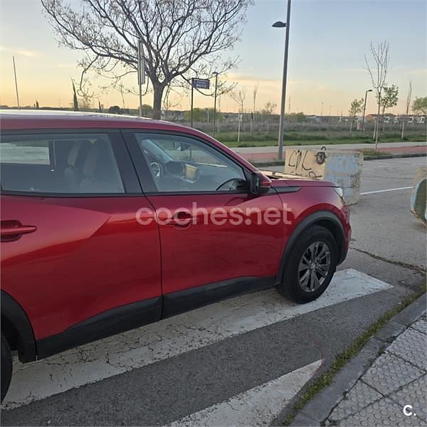 Usado Peugeot 2008 Active 100 CV (73 kW) 2021 Granate SUV