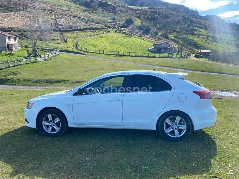 Usado Mitsubishi Lancer Sportback Invite 140 CV (102 kW) 2010 Blanco Berlina