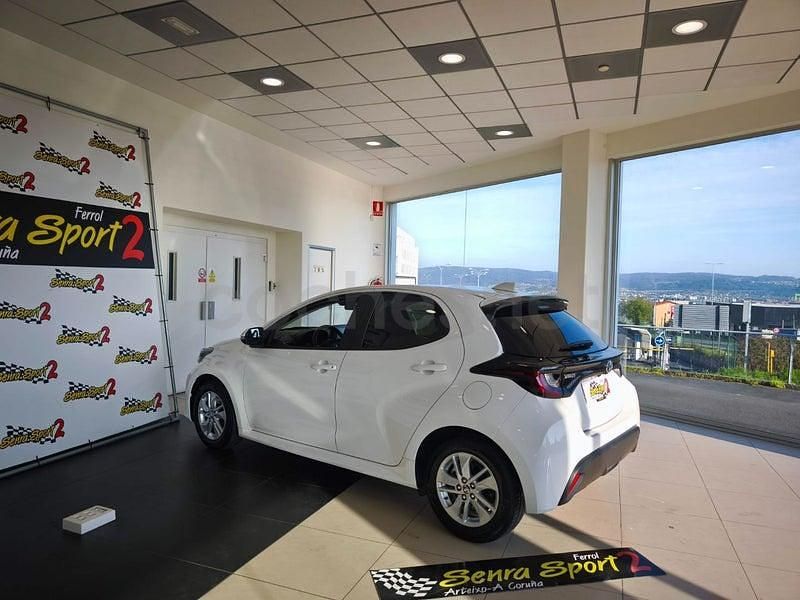 Usado Toyota Yaris Hybrid Business Edition 116 CV (85 kW) 2022 Blanco Berlina