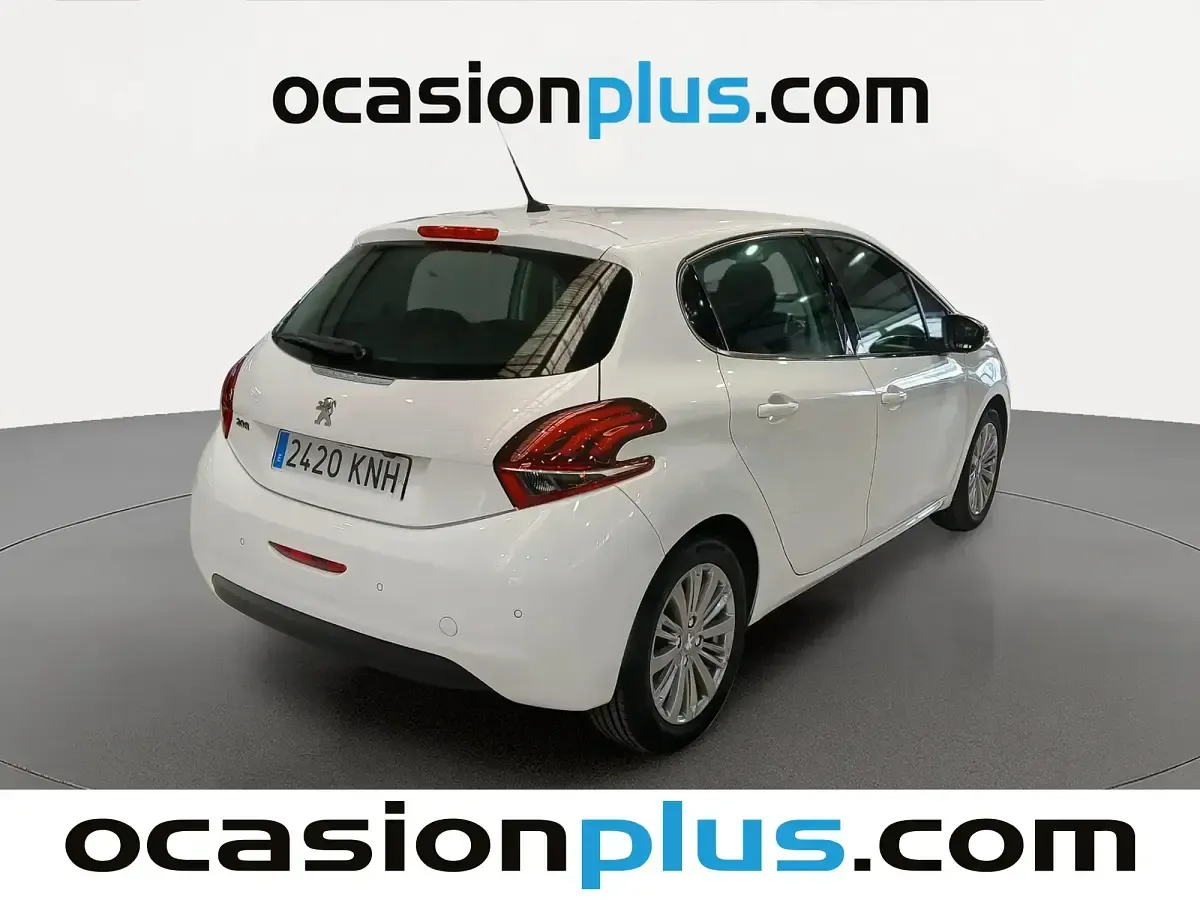 Usado Peugeot 208 Allure 110 CV (80 kW) 2018 Blanco Utilitario