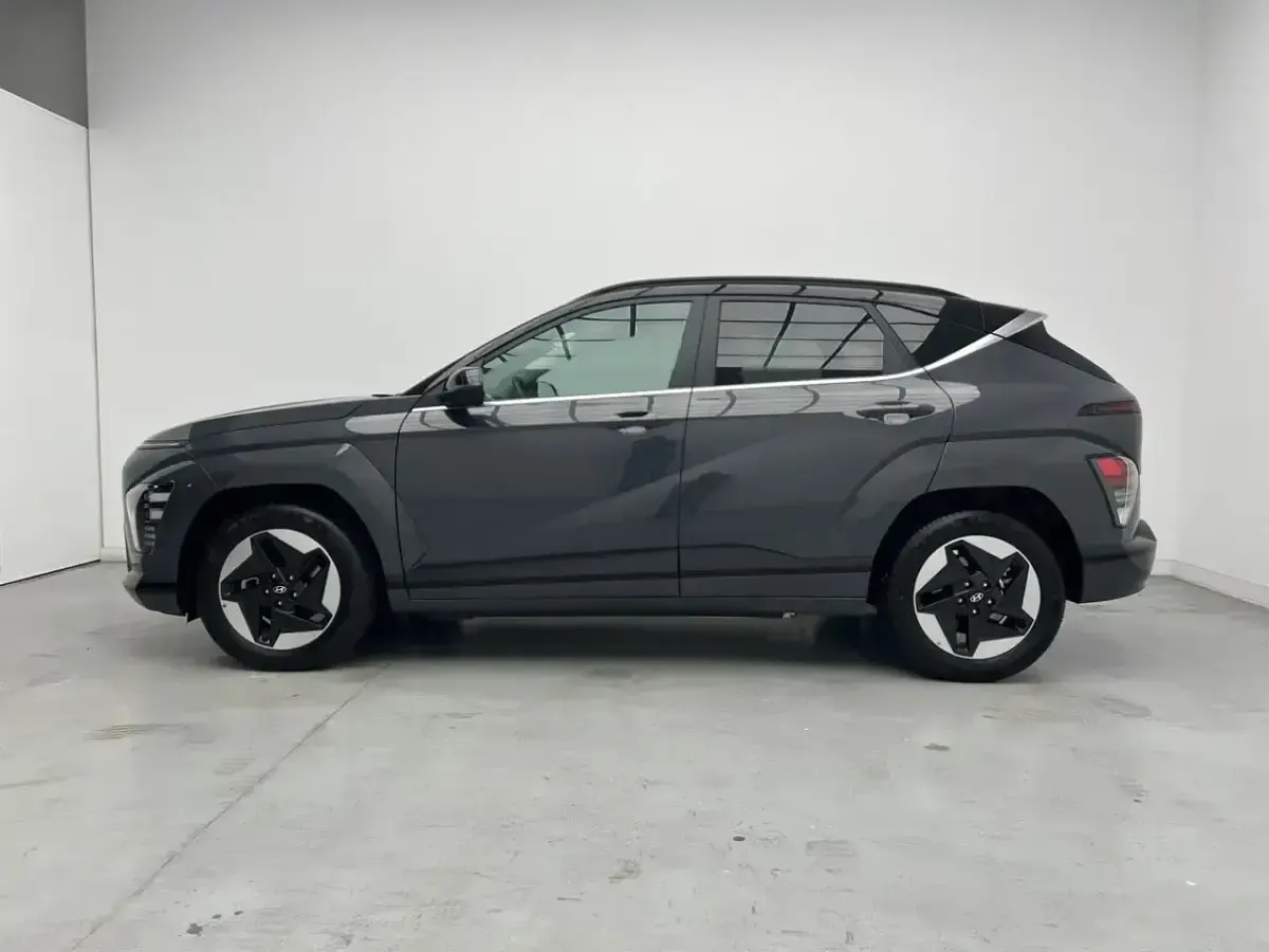 Usado Hyundai Kona 114 kW (156 CV) 2024 Gris SUV
