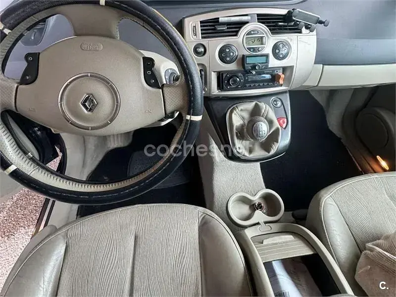 Usado Renault Scénic II 130 CV (95 kW) 2007 Beige Monovolumen