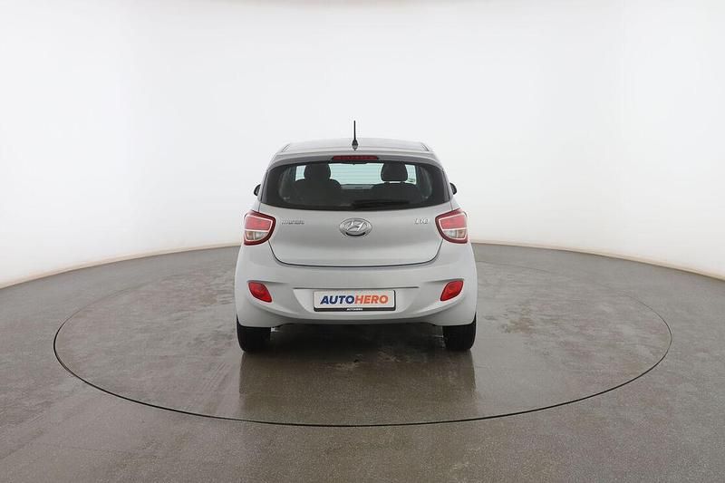 Usado Hyundai i10 67 CV (49 kW) 2016 Gris Utilitario