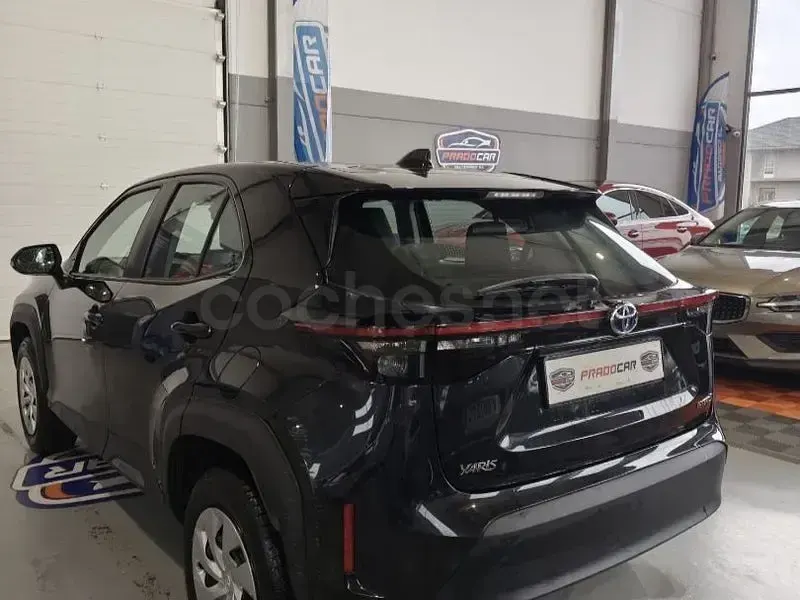 Usado Toyota Yaris Cross Business Edition 116 CV (85 kW) 2023 Negro SUV