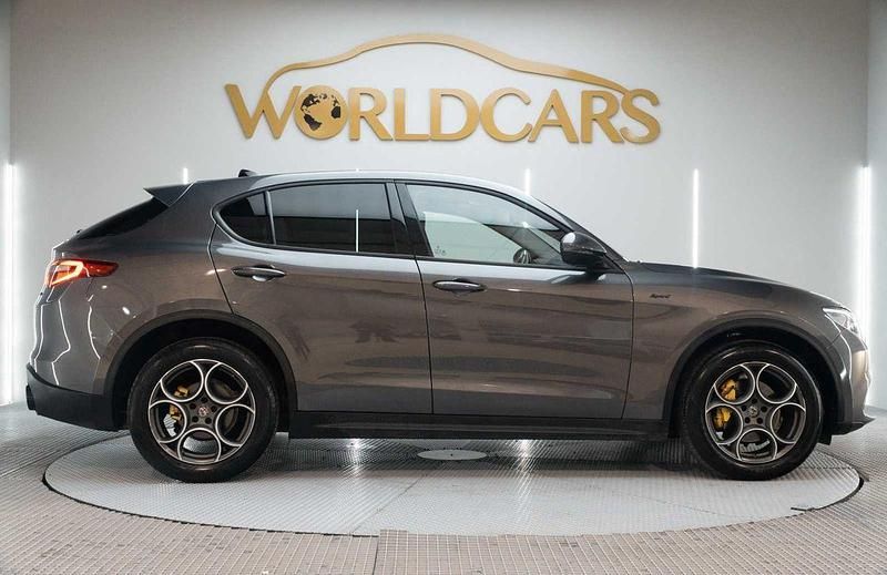 Usado Alfa Romeo Stelvio Sprint 190 CV (139 kW) 2021 Gris SUV
