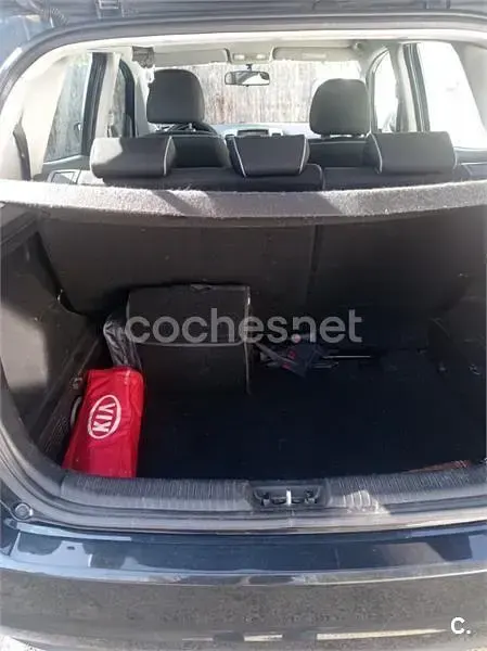 Usado Kia Venga 90 CV (66 kW) 2010 Negro Utilitario